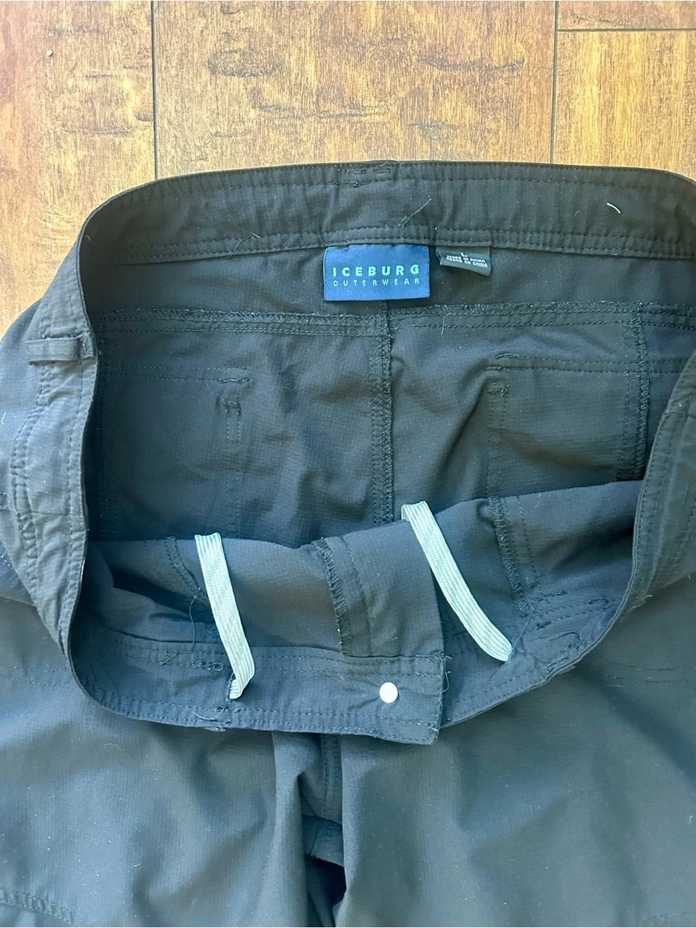 Iceburg Men’s Black Lightweight Stretch Cargo Hiking Pants Sz L Cinch Hem